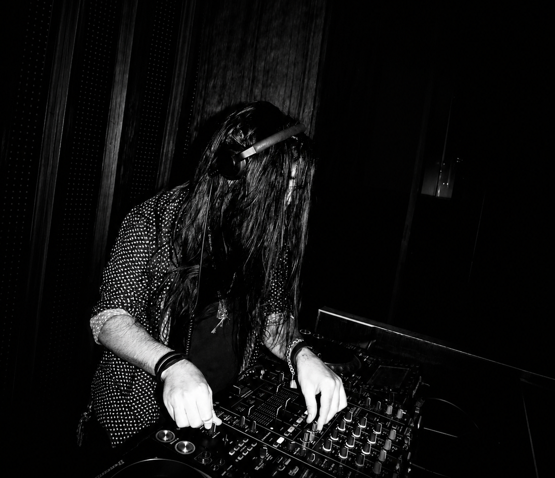 Jeremy Bastard DJing